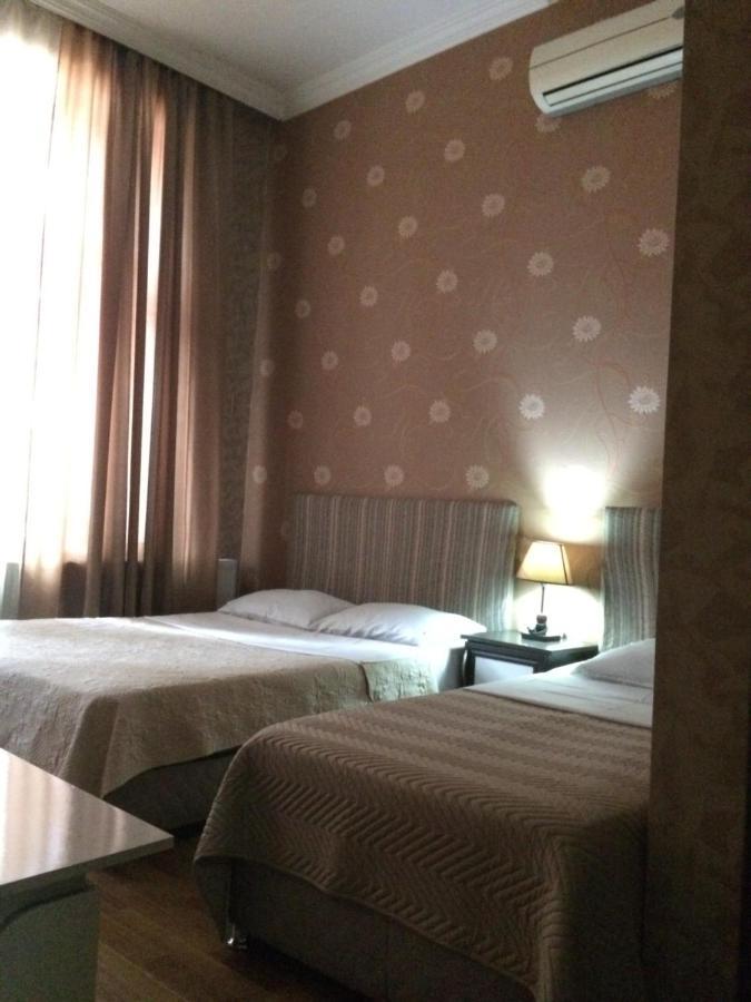Hotel Albatros Batumi Exteriör bild