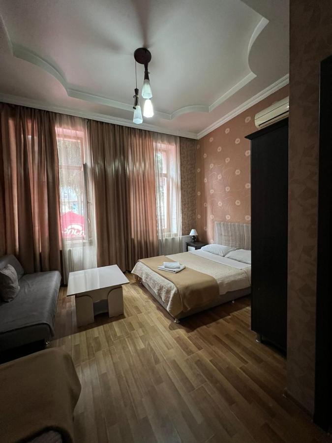Hotel Albatros Batumi Exteriör bild