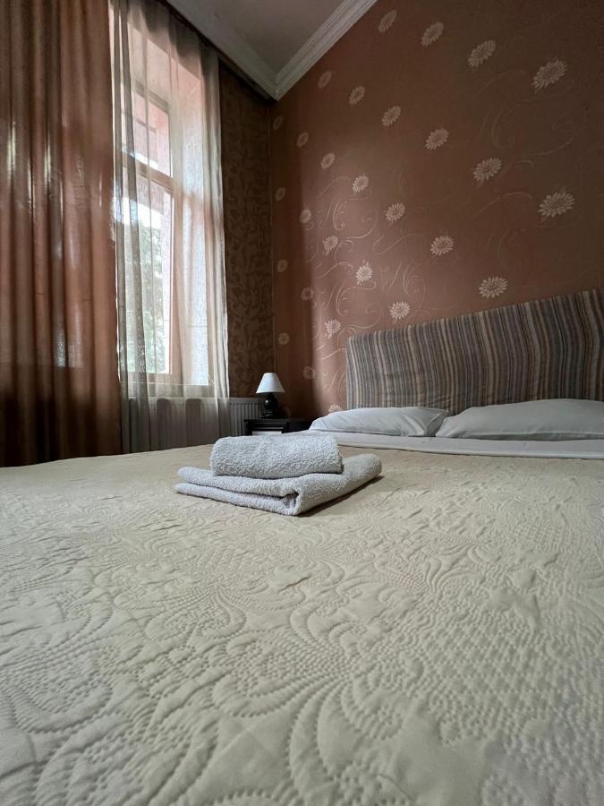 Hotel Albatros Batumi Exteriör bild